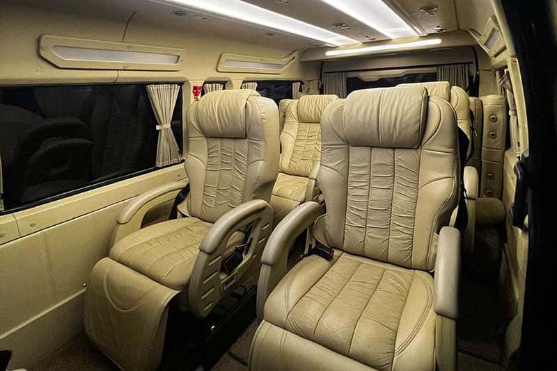 Sewa Hiace Luxury Premio